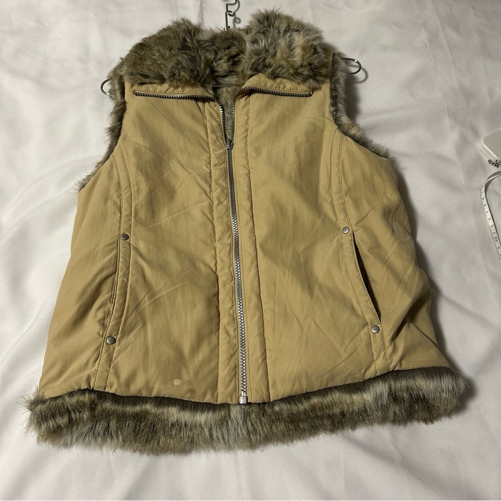 Weatherproof Beige Vest with Faux Fur Trim